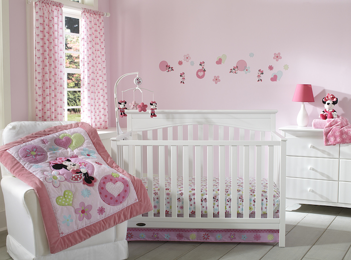 PROD_Minnie-SittingPretty_RoomShot-noBumper